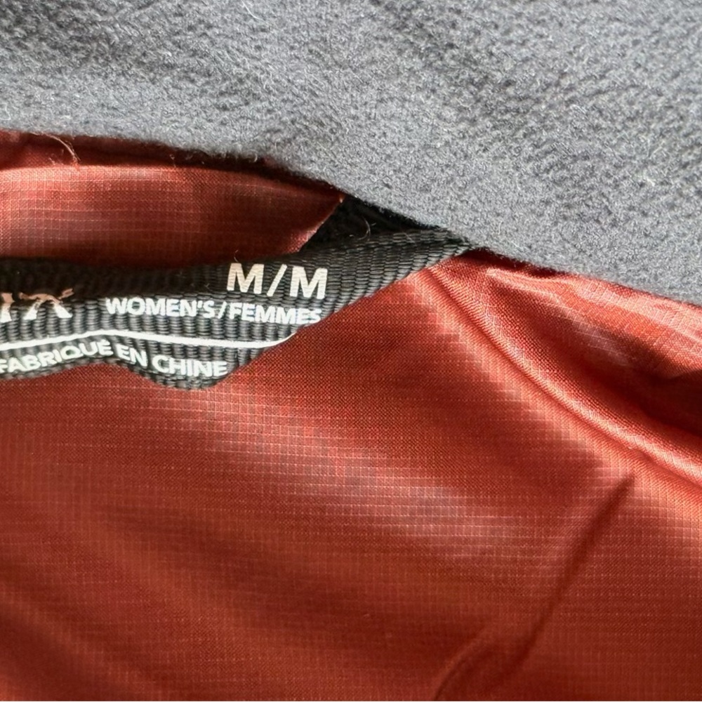 Arc'teryx Women's Patera Parka Gore-Tex Down Insulated in Deep Burgundy Flux - Picture 7 of 11